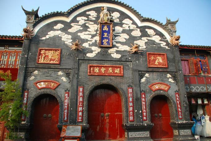龙地逃生